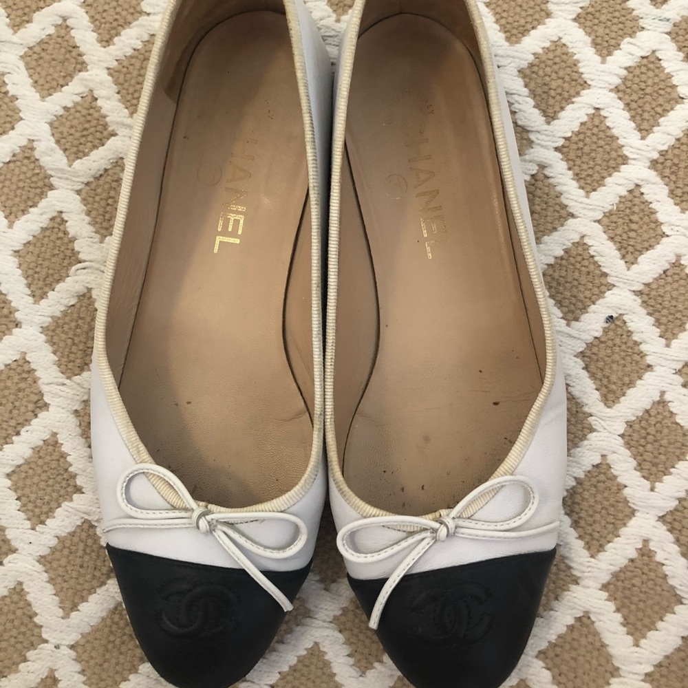 Chanel cap toe white ballet flat
